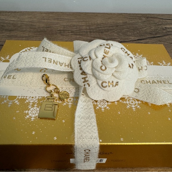 Chanel limited edition holiday gift set - Picture 2 of 8